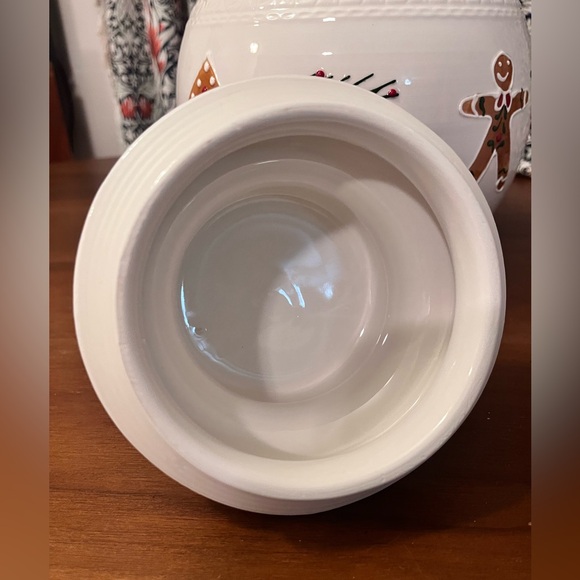 10 Strawberry Street Gingerbread Man House Ornament  Cookie Jar Christmas - Picture 5 of 8